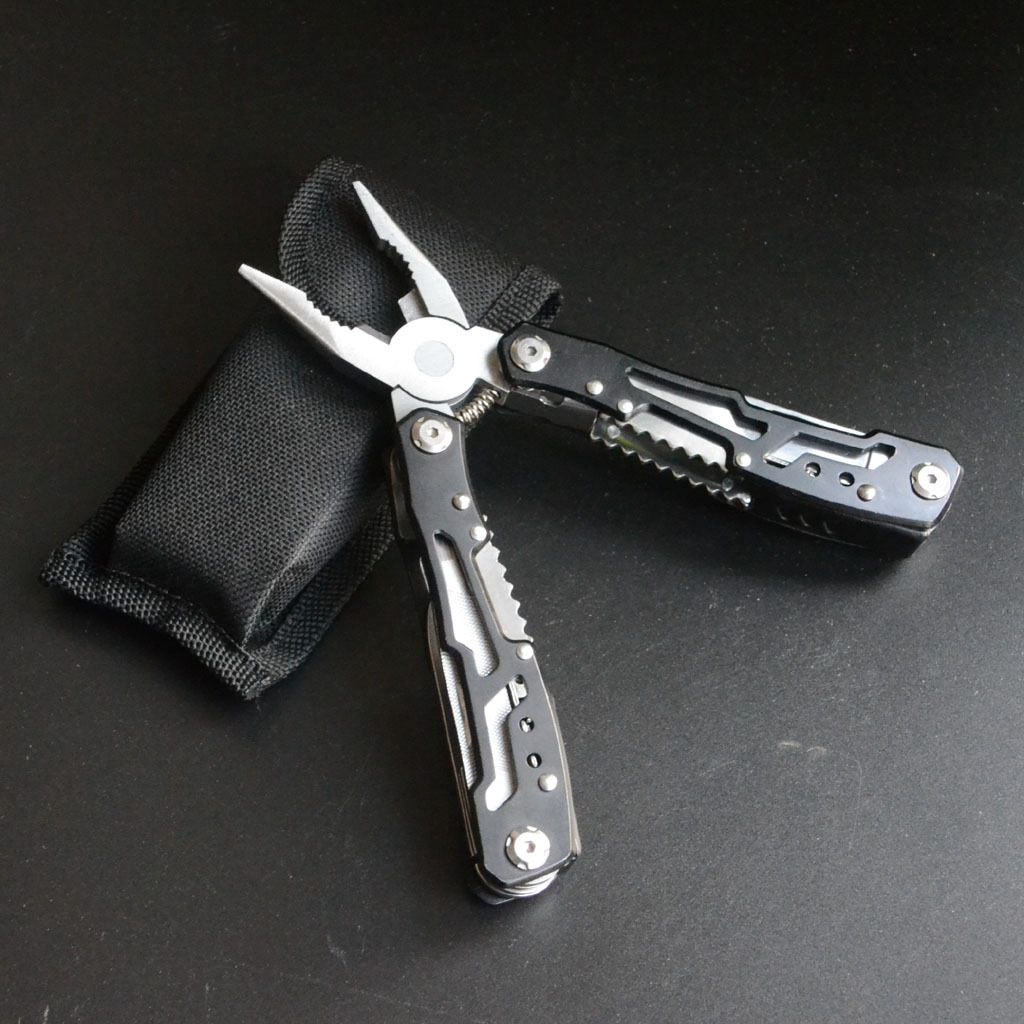 Folding multifunctional pliers