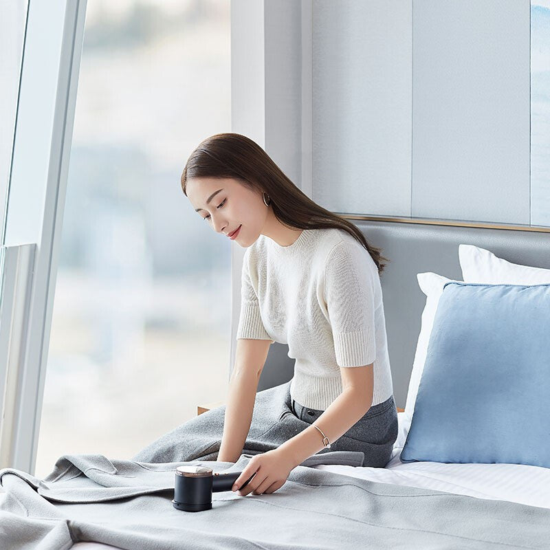 Straight White Rechargeable Hair Ball Trimmer Pilling Device Shaver