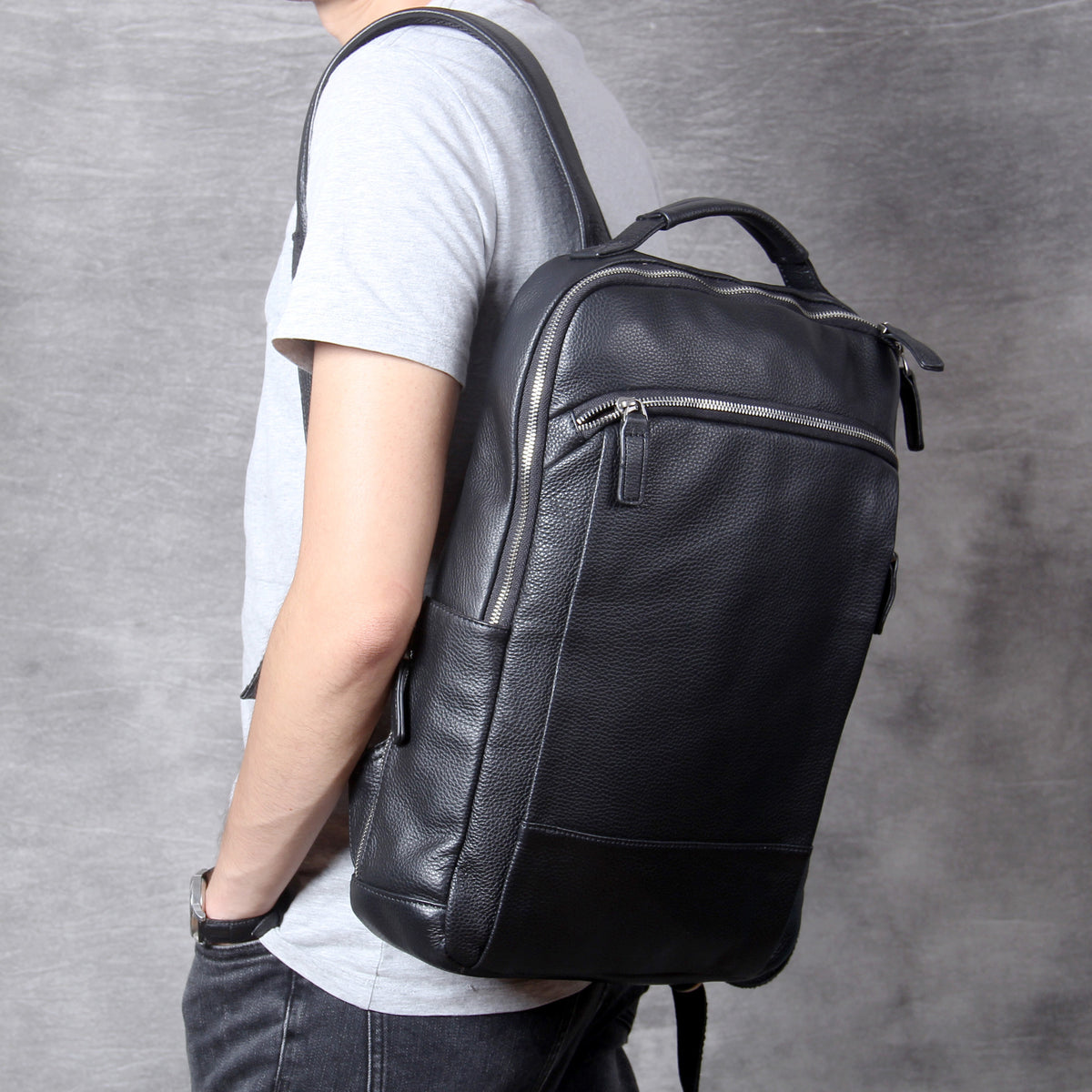 Leather Backpack Men&#39;s Handmade First Layer Cowhide Travel Backpack