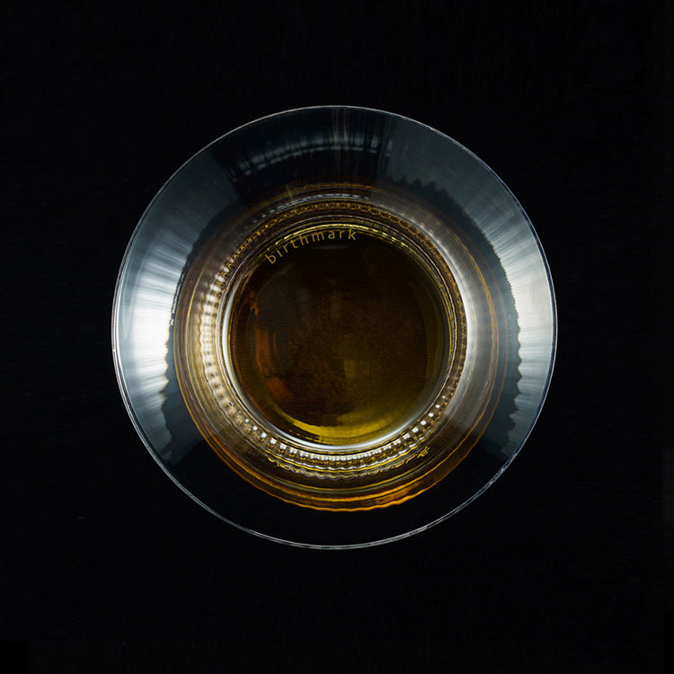 Whiskey glass with rotating spirits