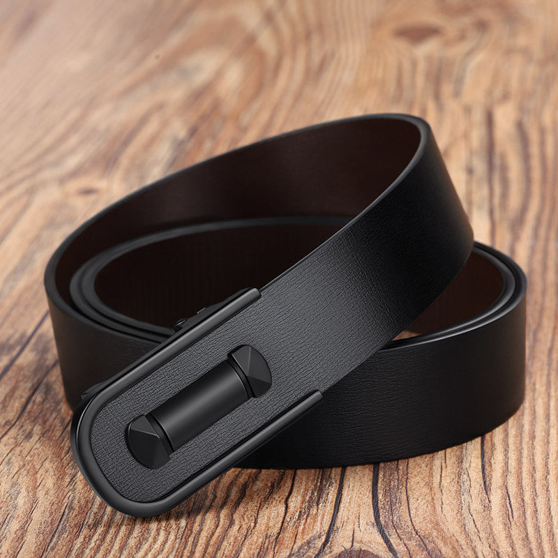 Men&#39;s leather belt with smooth buckle