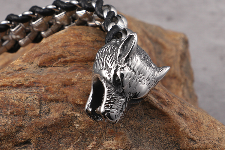 Titanium Wolf Head Men&#39;s Bracelet