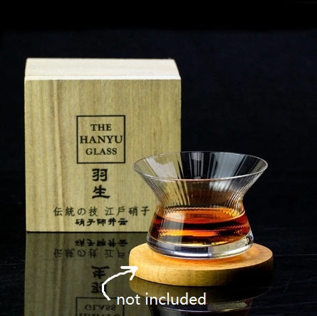 Whiskey glass with rotating spirits