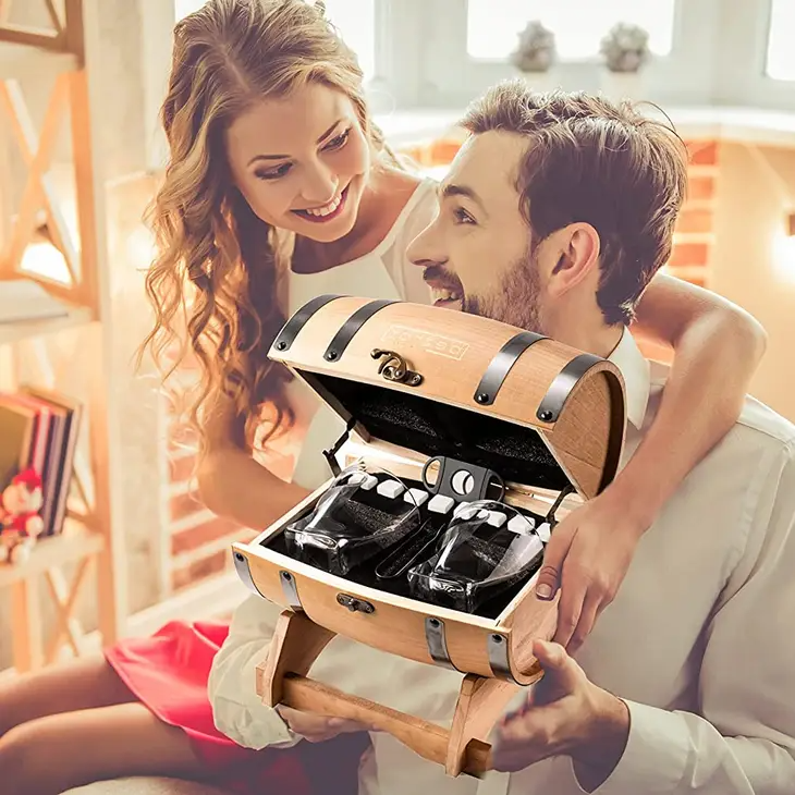 Whiskey Glasses and Accessories in Whiskey Barrel Gift Box