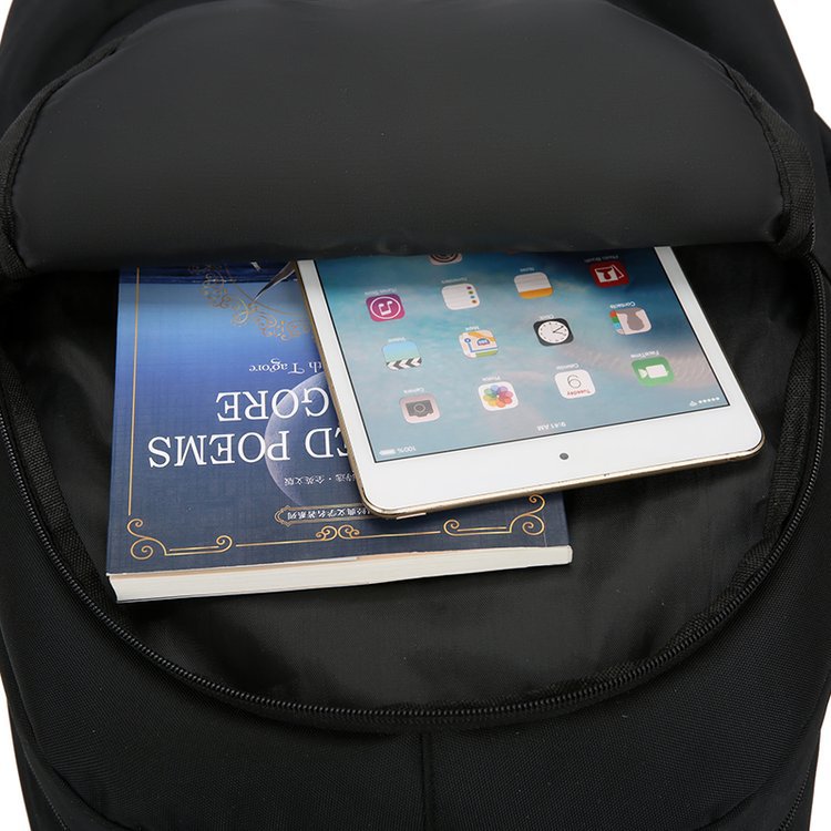 Nylon wearable sports and leisure backpack