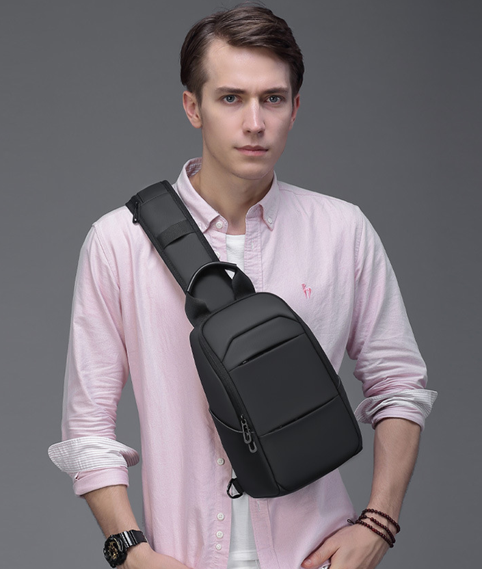 New Men&#39;s Chest Bag Casual Crossbody Water-repellent Outdoor Travel