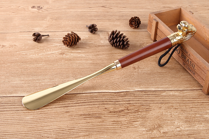 Fashion Beech Lion Head Metal Shoehorn