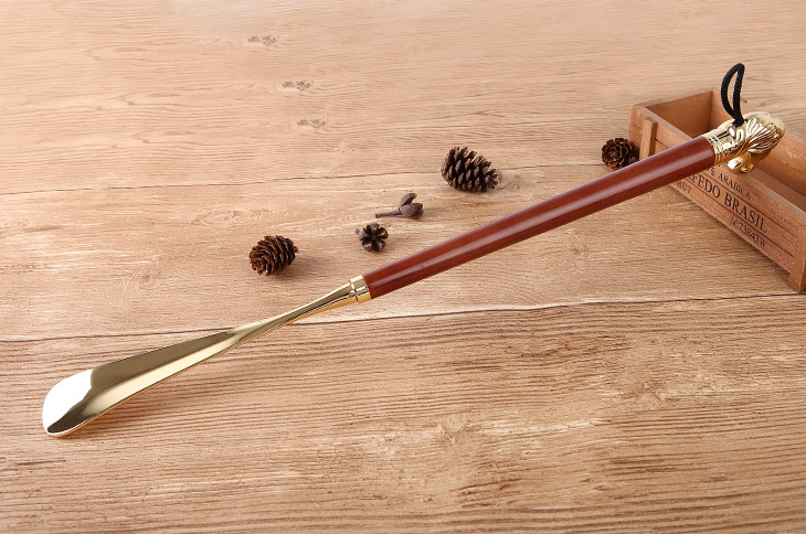 Fashion Beech Lion Head Metal Shoehorn