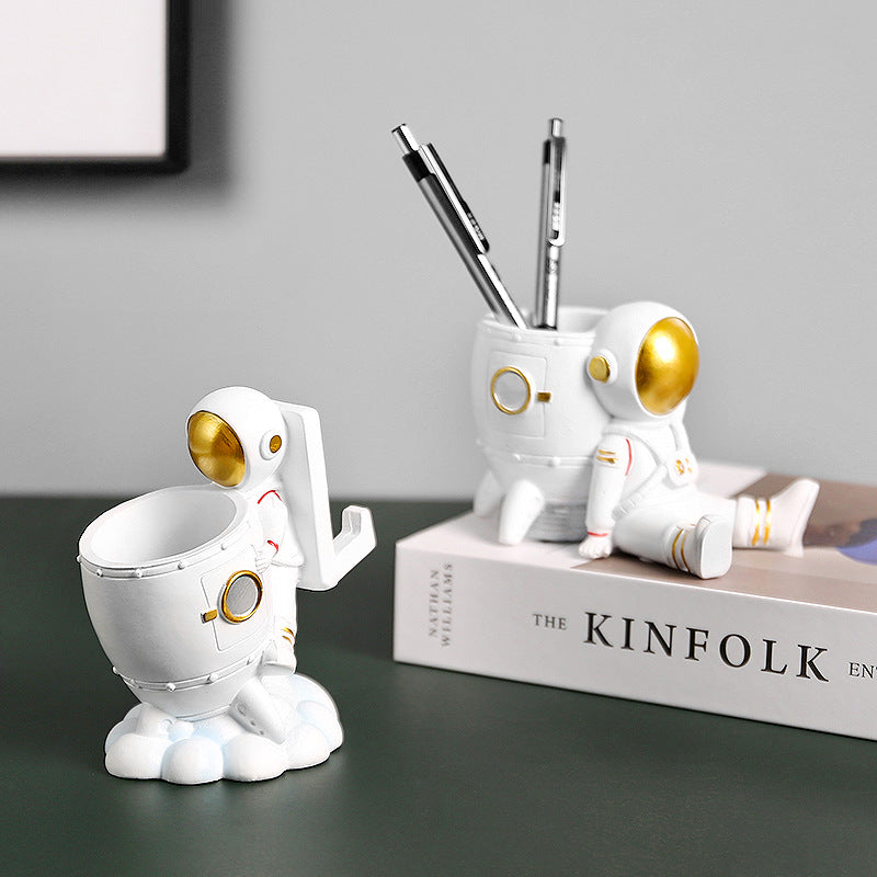 Simple Astronaut Resin Pen Holder Desk Ornament