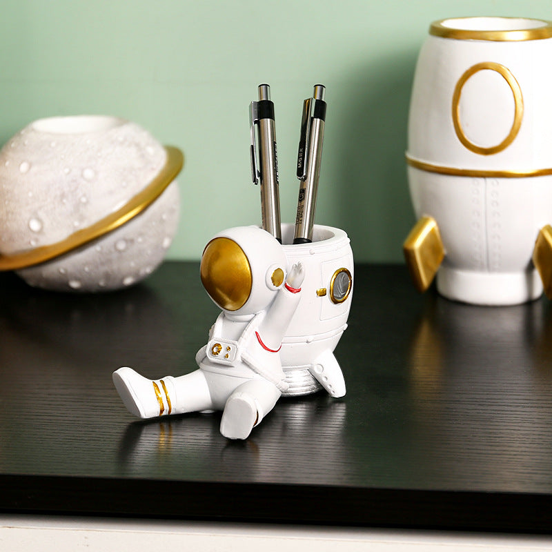 Simple Astronaut Resin Pen Holder Desk Ornament