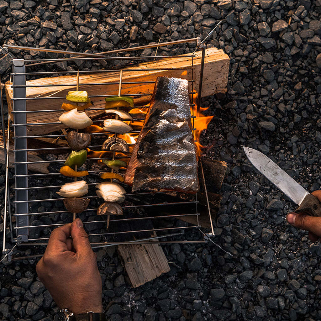 Wolf And Grizzly Grill