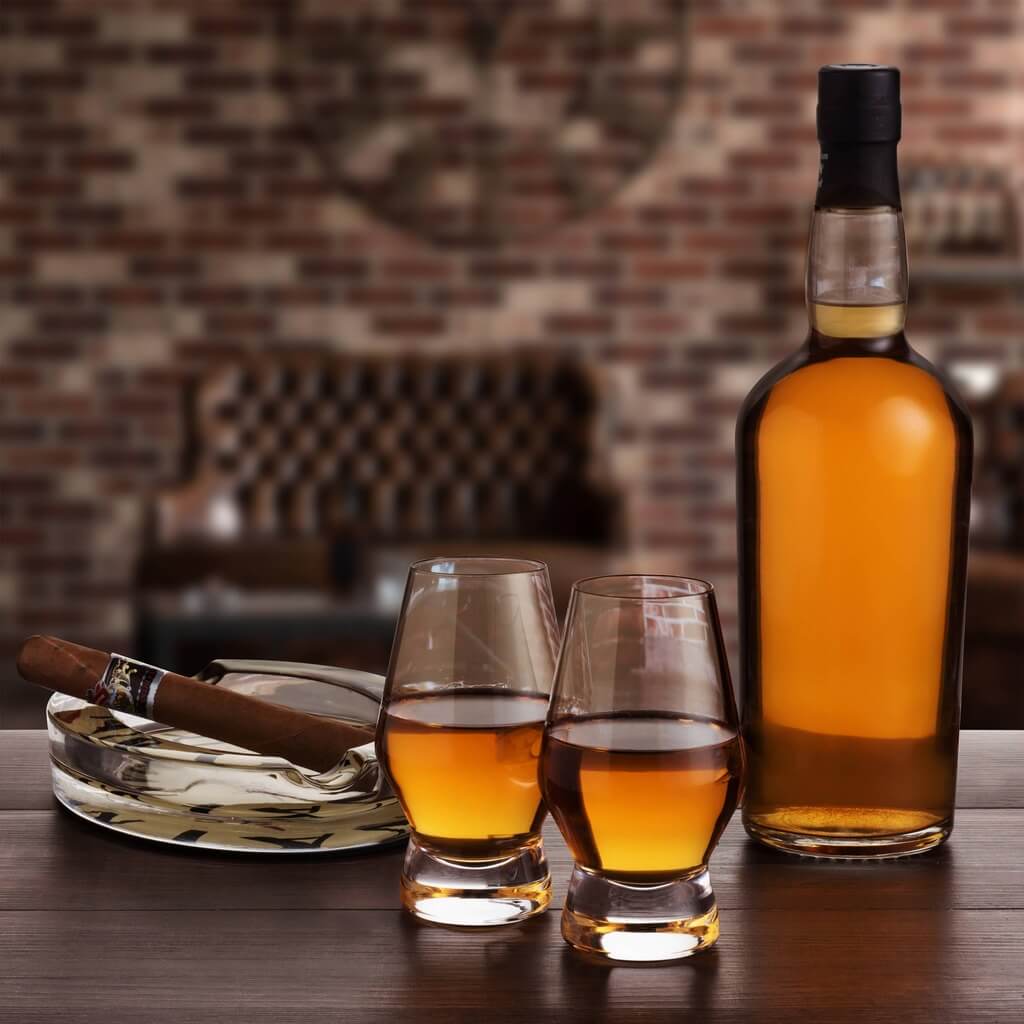 Halo Crystal Whiskey Glasses - The Gifted Man